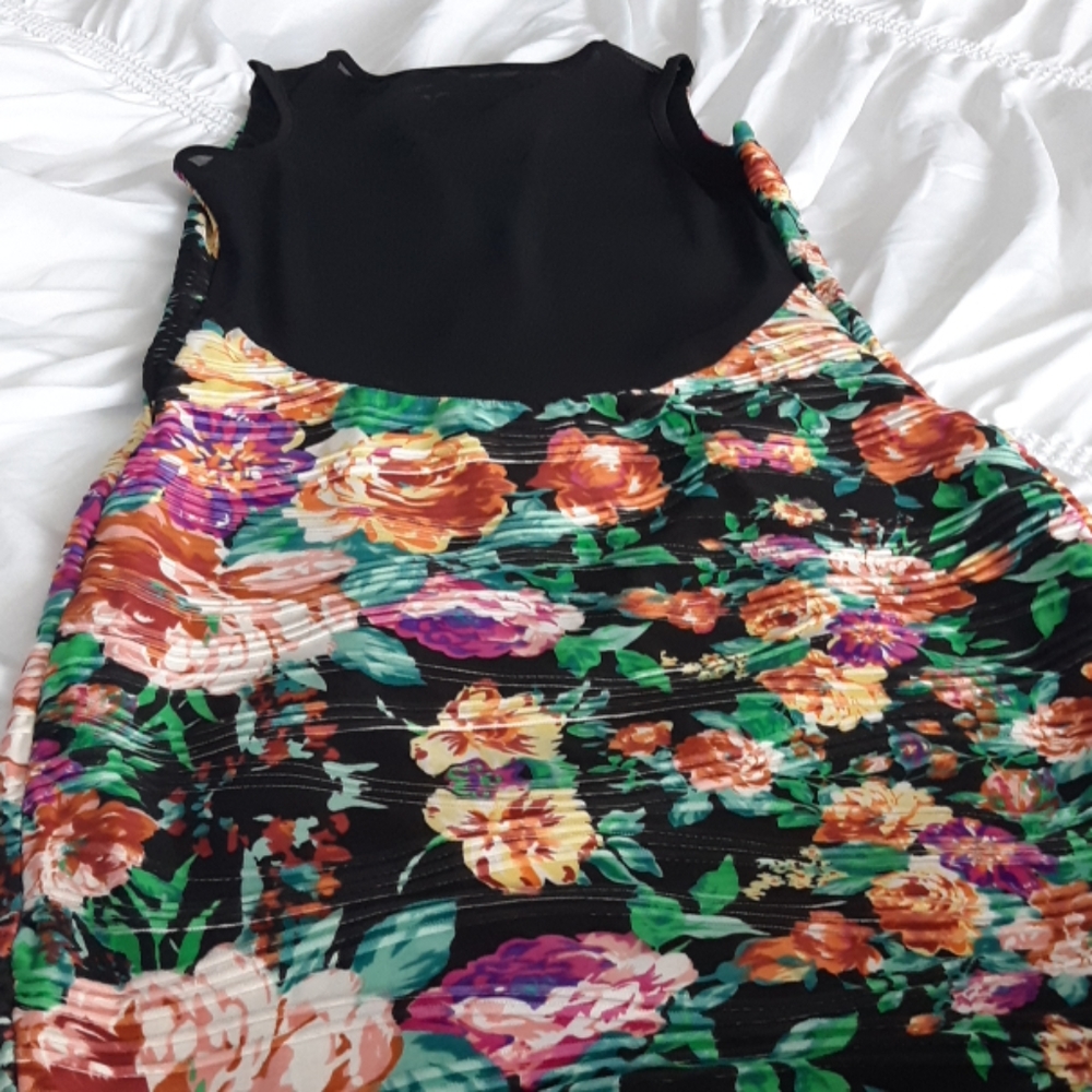 Dress - Picture 3 of 4